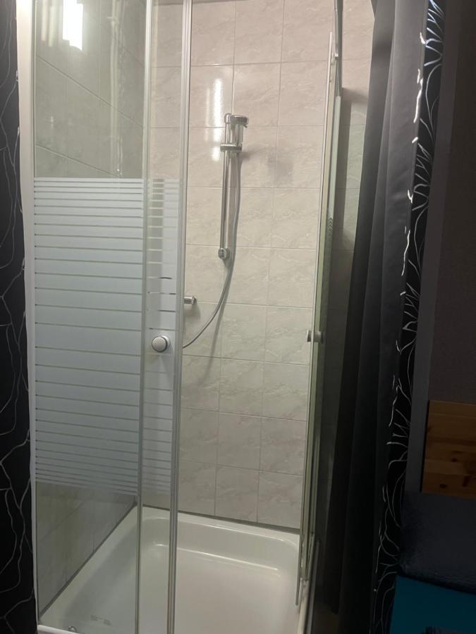 Hipokratios 3 Zimmer Mit Gemeinschaft Wc Fürth Екстериор снимка